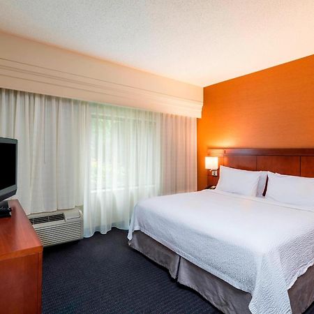 Courtyard By Marriott Atlanta Buford Mall Of Georgia Bagian luar foto