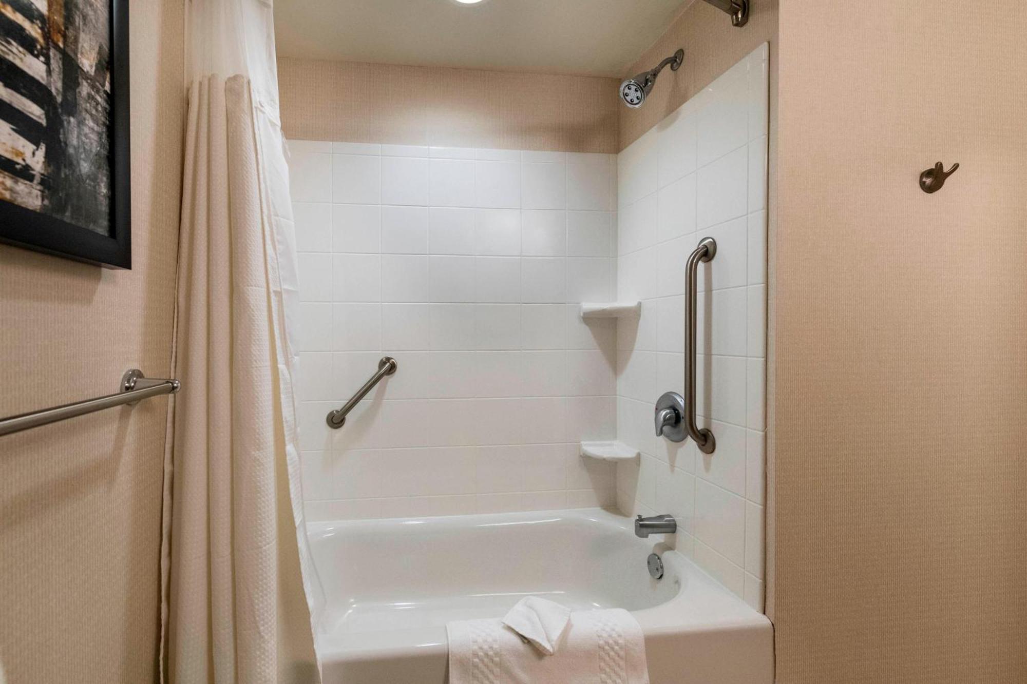 Courtyard By Marriott Atlanta Buford Mall Of Georgia Bagian luar foto