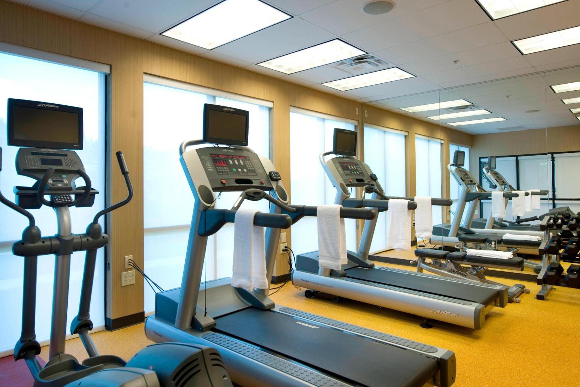 Courtyard By Marriott Atlanta Buford Mall Of Georgia Bagian luar foto