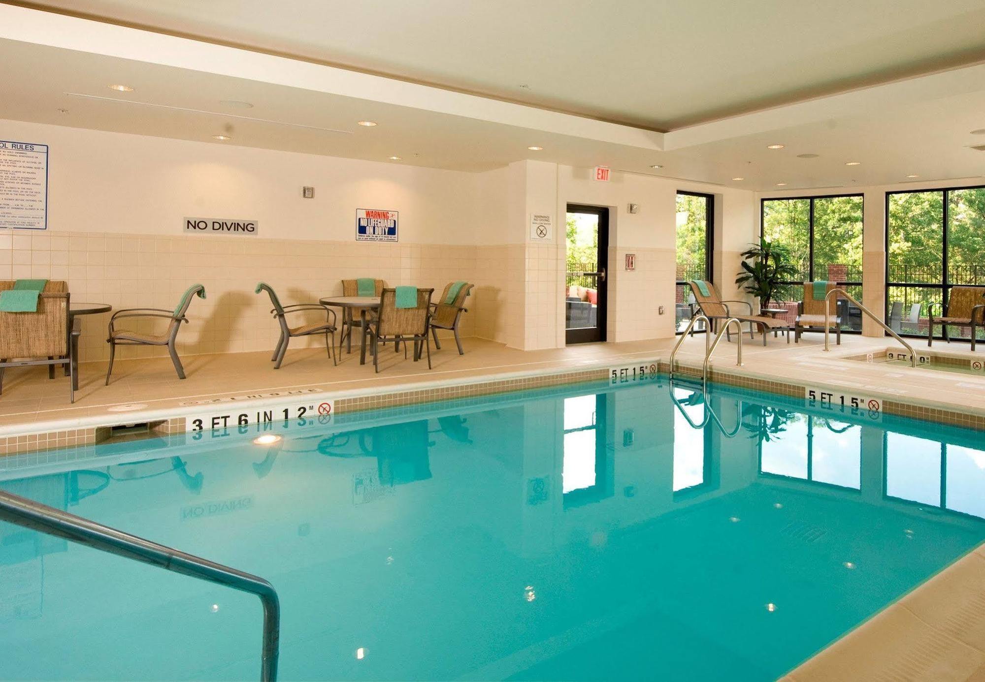 Courtyard By Marriott Atlanta Buford Mall Of Georgia Bagian luar foto